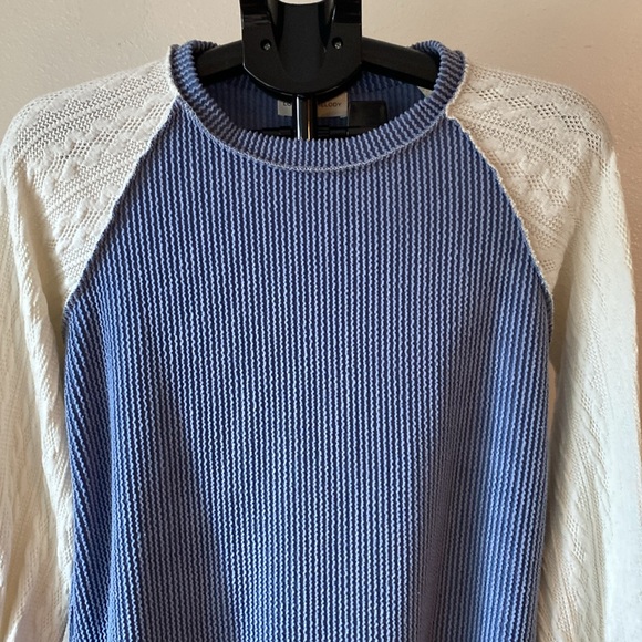 Lovely 🖤 Melody Blue and White Knit Sweater Women’s Size S/M - Picture 4 of 9